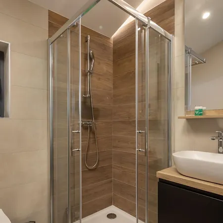 Propuh By Interhome Fuzine
